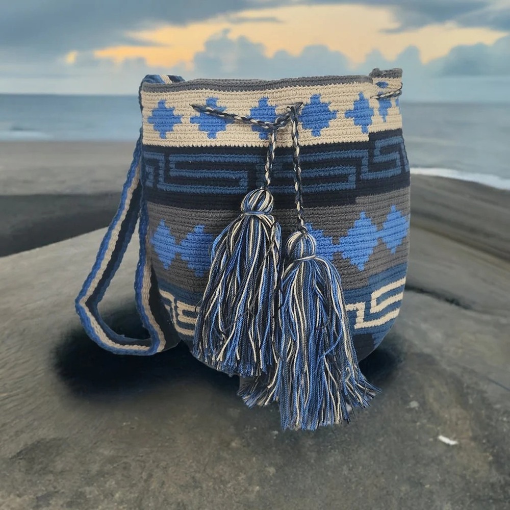 NWT Wuitusu Kinslee Medium Handmade Crochet Wayuu Mochila Bag Crossbody Blue‎